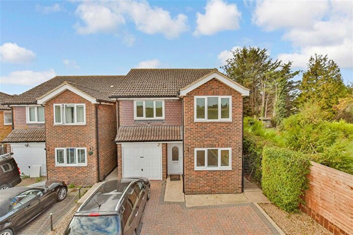 4 Bedroom Detached House For Sale In Wickham Close, Newington, Sittingbourne, Kent, ME9