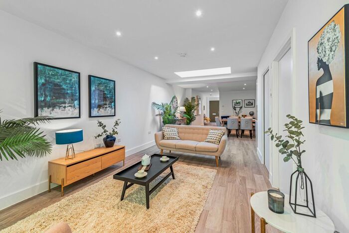 1 Bedroom Flat To Rent In Edgewood Mews, London, N3