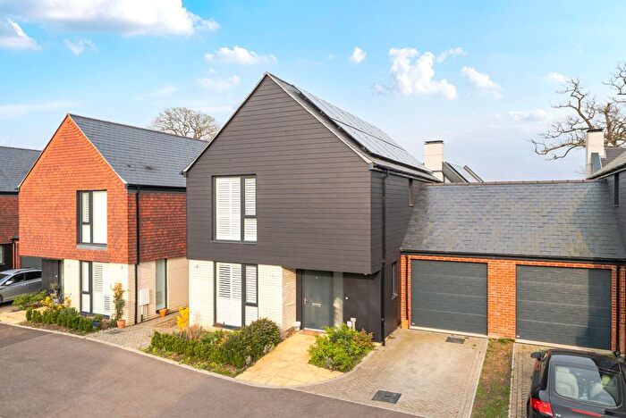 3 Bedroom Link Detached House To Rent In Buckthorn Grove, Cranleigh, Surrey, GU6