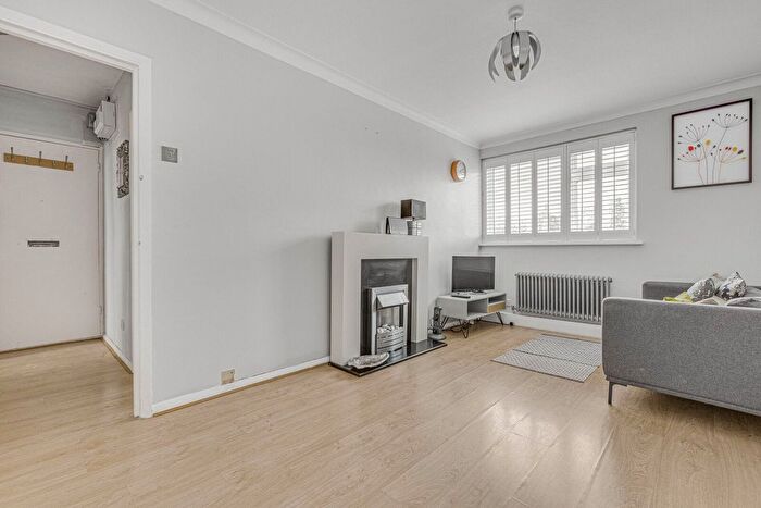 2 Bedroom Flat For Sale In Ingram Lodge, Kings Avenue, SW4