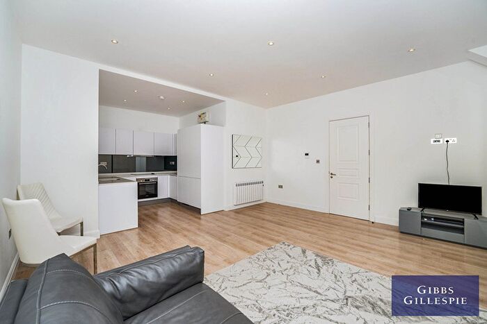 3 Bedroom Flat To Rent In Gunnersbury Avenue, London, W5