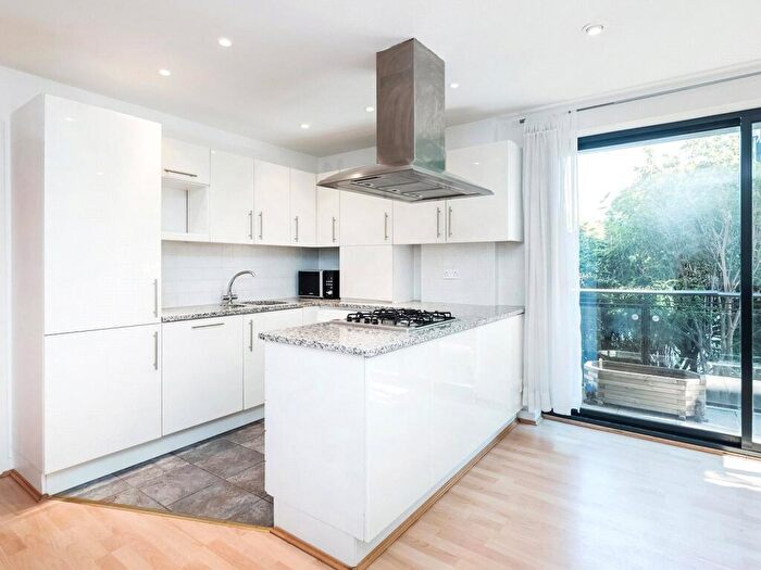 1 Bedroom Apartment For Sale In Ocean Wharf, Westferry Road, E14