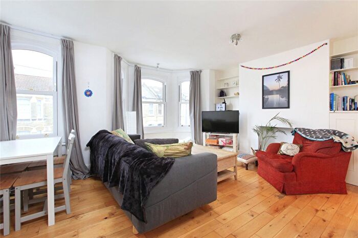 3 Bedroom Maisonette To Rent In Ballater Road, Brixton, SW2