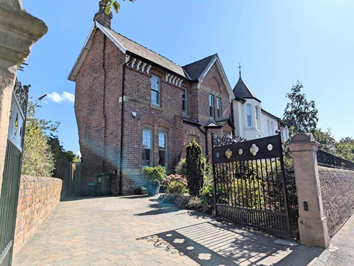 3 Bedroom Semi-Detached House To Rent In Golf Open - Alma Road, Birkdale - Sleeps, PR8