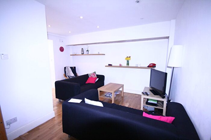 3 Bedroom Flat To Rent In Freegrove Road, Islington, N7
