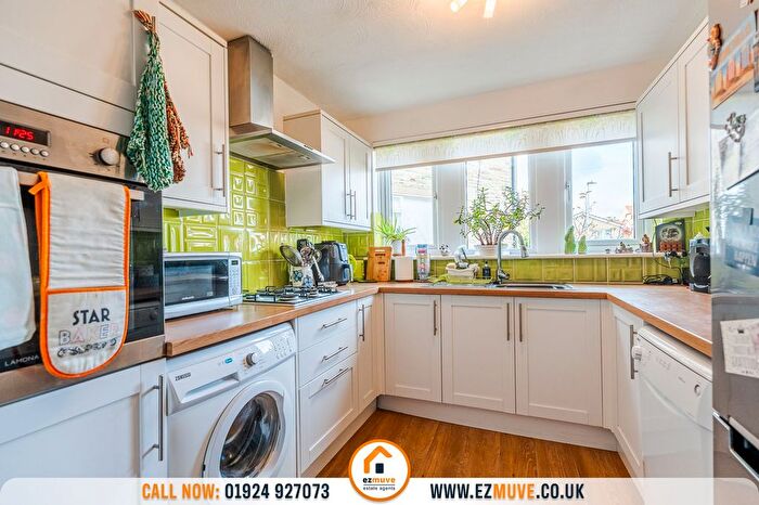 2 Bedroom Detached Bungalow For Sale In South Bank Road, Batley, WF17