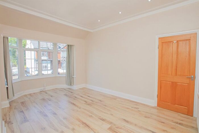 3 Bedroom Flat To Rent In Sunny Gardens Road, Hendon, NW4
