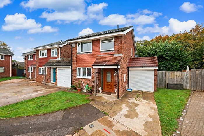 3 Bedroom Link Detached House For Sale In Aintree Road, Lordswood, Chatham, ME5