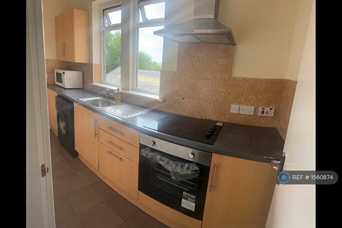 1 Bedroom Flat To Rent In Range Lane, Halifax, HX3