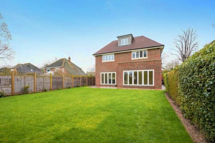 Detached House To Rent In Woodham Road, Woking, Surrey, GU21