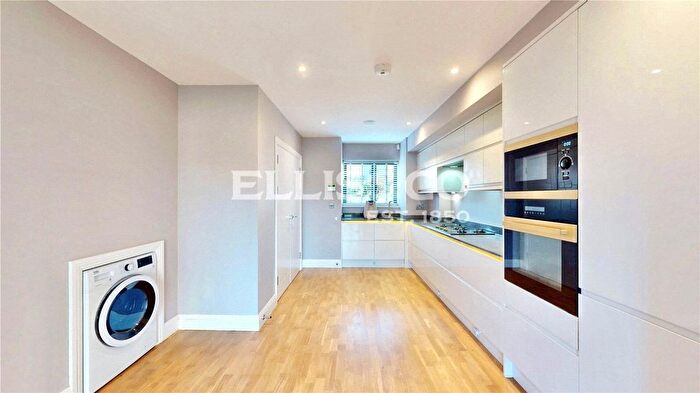 4 Bedroom Terraced House To Rent In Bideford Avenue, Perivale, Greenford, UB6