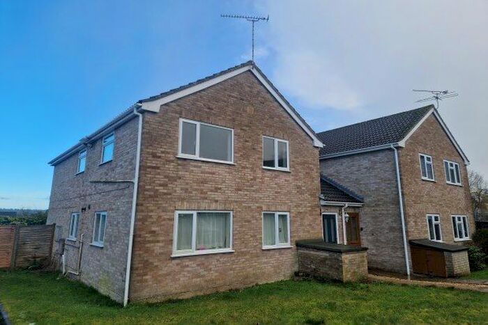 2 Bedroom Flat To Rent In Sycamore Court, Chard, TA20