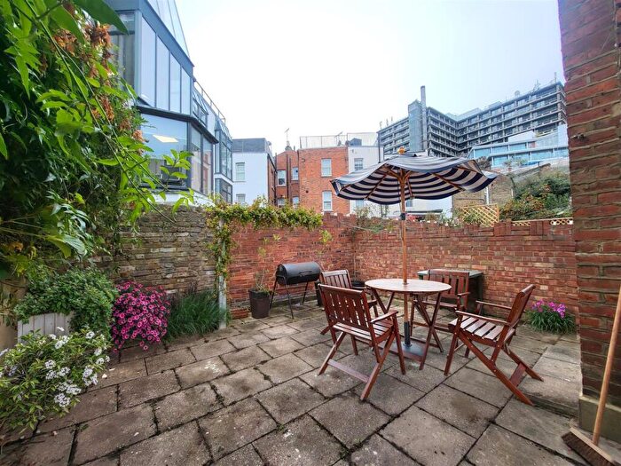 2 Bedroom Flat To Rent In Constantine Road, , Hampstead, NW3