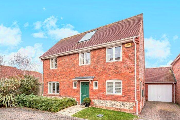 3 Bedroom Property To Rent In Ambrose Corner, Lymington, SO41