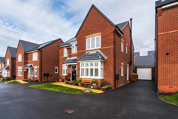 4 Bedroom Detached House For Sale In Tinker Street, Chesterfield, Derbyshire, S43