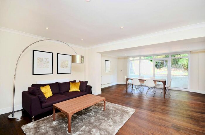 4 Bedroom Property To Rent In Harley Road, Primrose Hill, London, NW3