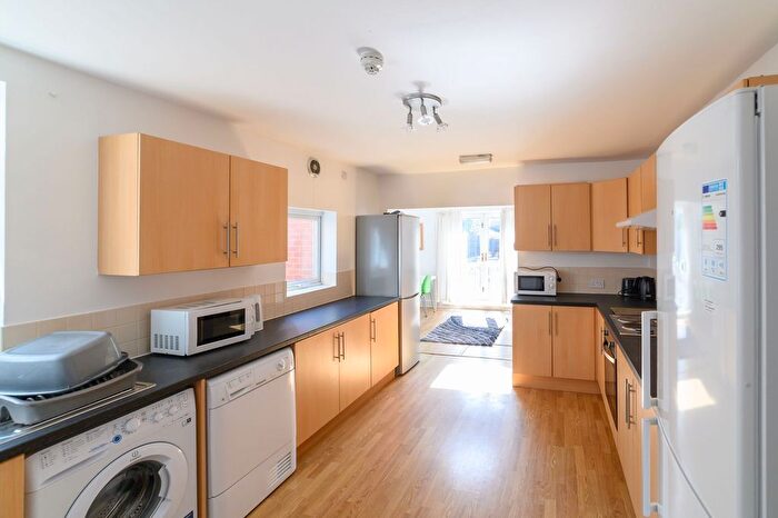 8 Bedroom Semi-Detached House To Rent In Chaworth Road, Nottingham, NG2