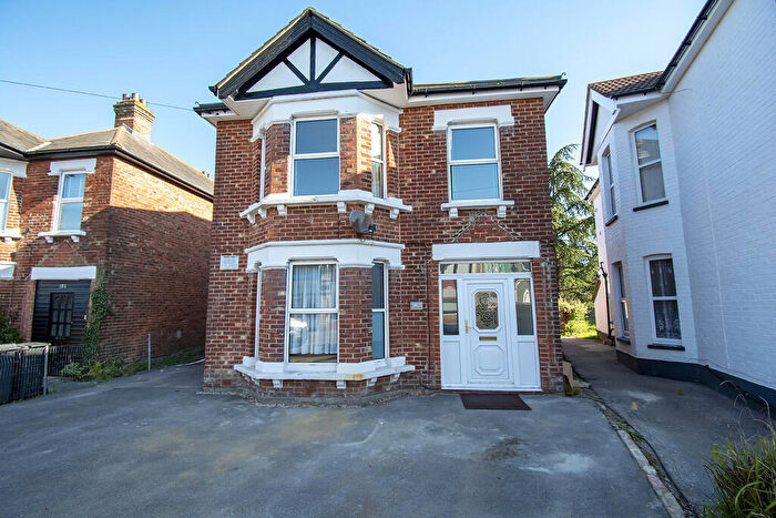 6 Bedroom Detached House To Rent In Alma Road, Charminster, BH9