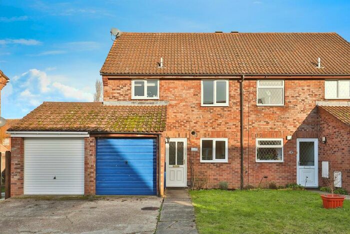 3 Bedroom Semi-Detached House To Rent In Draper Way, Norwich, NR5