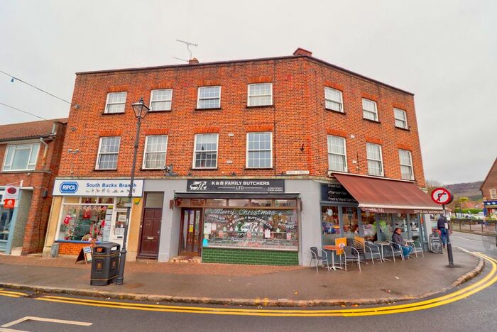 3 Bedroom Flat To Rent In High Street, Princes Risborough, Buckinghamshire, HP27