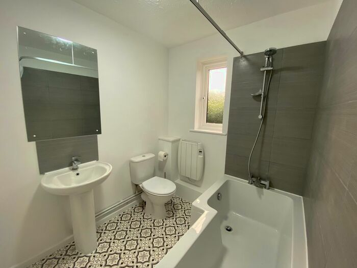 2 Bedroom Flat To Rent In Cambridge Road, Dorchester, DT1