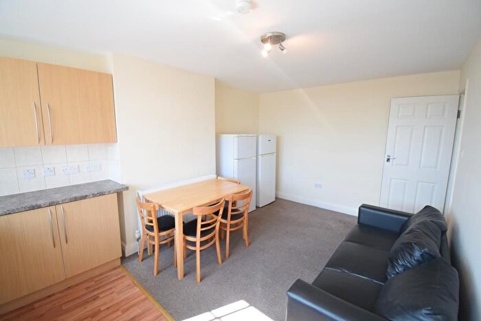 3 Bedroom Flat To Rent In Lemna Court, Lemna Road, Leytonstone, London, E11