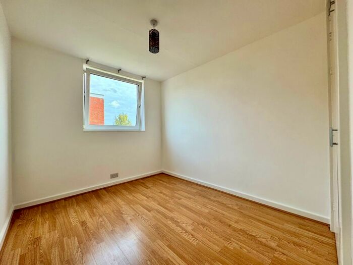 2 Bedroom Apartment To Rent In Rodwell Court, Hersham Road, Walton-On-Thames, KT12