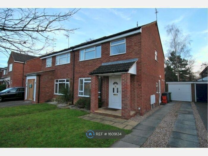 3 Bedroom Semi-Detached House To Rent In Wincote Close, Kenilworth, CV8