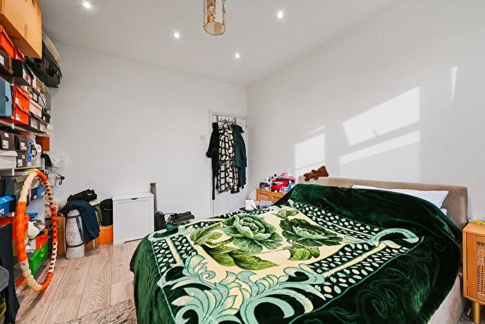 2 Bedroom Flat To Rent In Hargraves House, White City Estate, London, W12