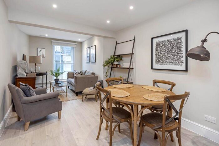 2 Bedroom Apartment To Rent In Flat, Union Passage, BA1