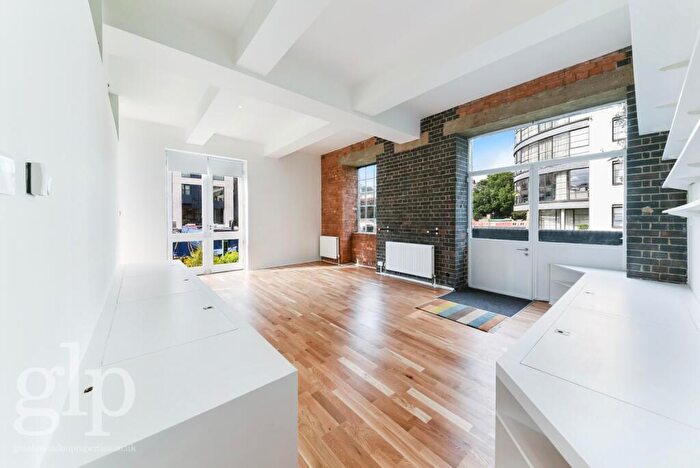 2 Bedroom Apartment To Rent In Albert Dock, King Cross, N1