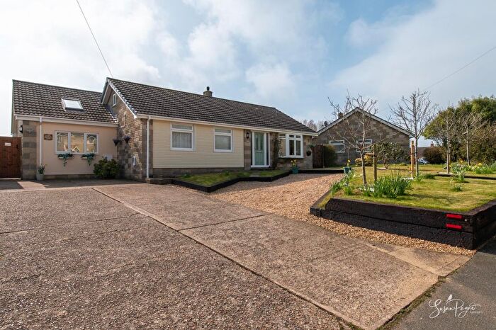 4 Bedroom Detached Bungalow For Sale In Bannock Road, Whitwell, Ventnor, PO38