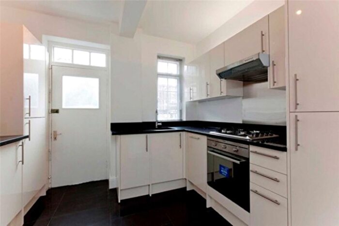 2 Bedroom Flat To Rent In Florence Court, Maida Vale, London, W9