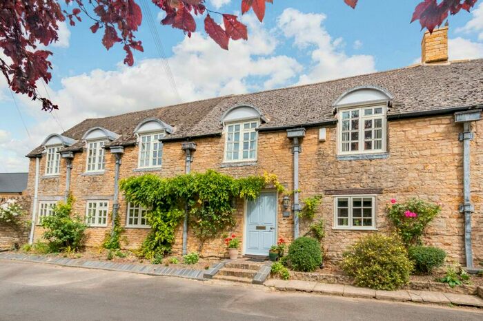 4 Bedroom Semi-Detached House For Sale In Broad Street, Long Compton, Shipston-on-Stour, Warwickshire, CV36
