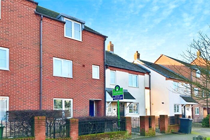 4 Bedroom Terraced House To Rent In Spruce Road, Nuneaton, Warwickshire, CV10