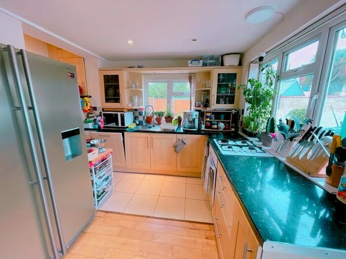 1 Bedroom Flat To Rent In Woodland Gardens, Isleworth, TW7