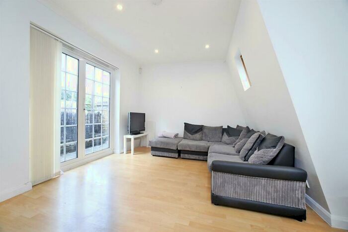 2 Bedroom Apartment To Rent In Kentish Town Road, NW5
