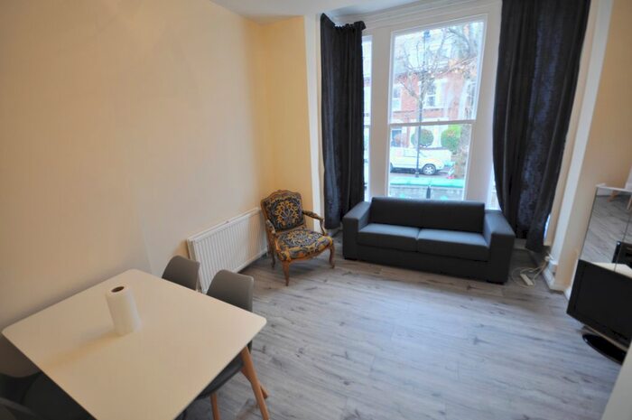 1 Bedroom Flat To Rent In Avenue Crescent, London W3