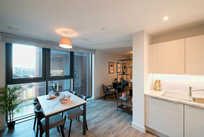 2 Bedroom Flat To Rent In The Quays, Salford, M50