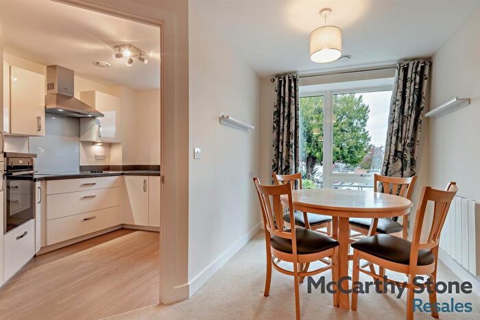 1 Bedroom Flat For Sale In Endless Street, Salisbury, SP1