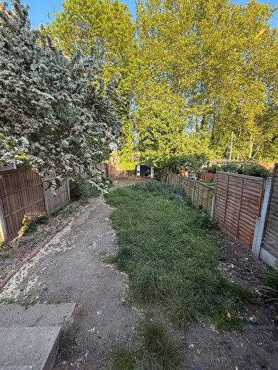 5 Bedroom End Of Terrace House To Rent In Warren Road, Ilford, IG6