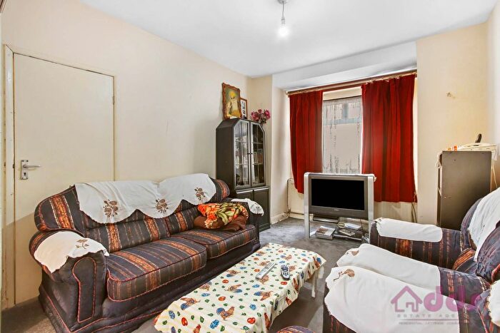 3 Bedroom Terraced House For Sale In Hammond Road, Southall, UB2