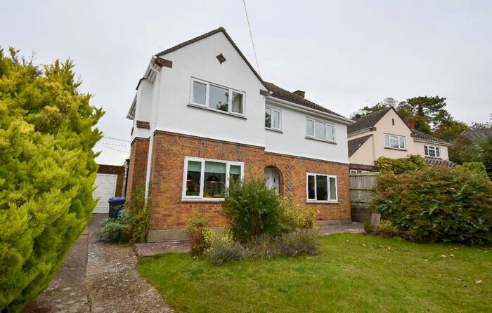 3 Bedroom Detached House To Rent In Potters Way, Laverstock, Salisbury, SP1
