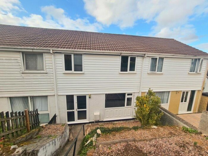 Houses for sale & to rent in TR10 9AR, Roskrow, Mabe, Perranarworthal