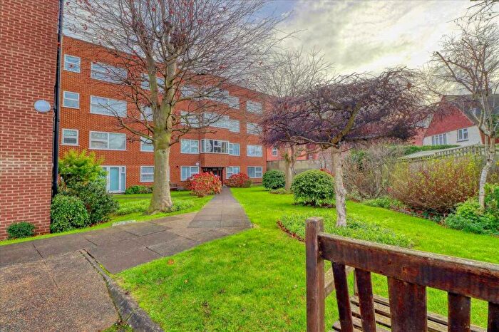 2 Bedroom Apartment For Sale In Kelvin Court, Frinton On Sea, CO13