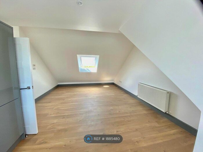 1 Bedroom Flat To Rent In Devon House, Blindly Heath, RH7