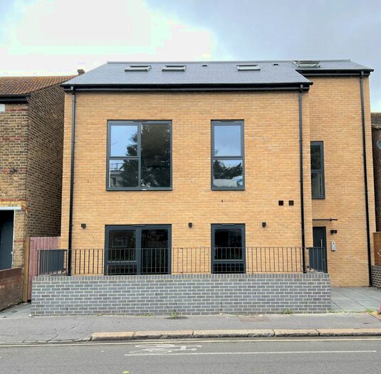 3 Bedroom Flat To Rent In Sumner Road, Croydon, CR0