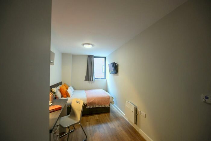 2 Bedroom Apartment To Rent In Bedroom Apartment In Queen Street, Sheffield, S1