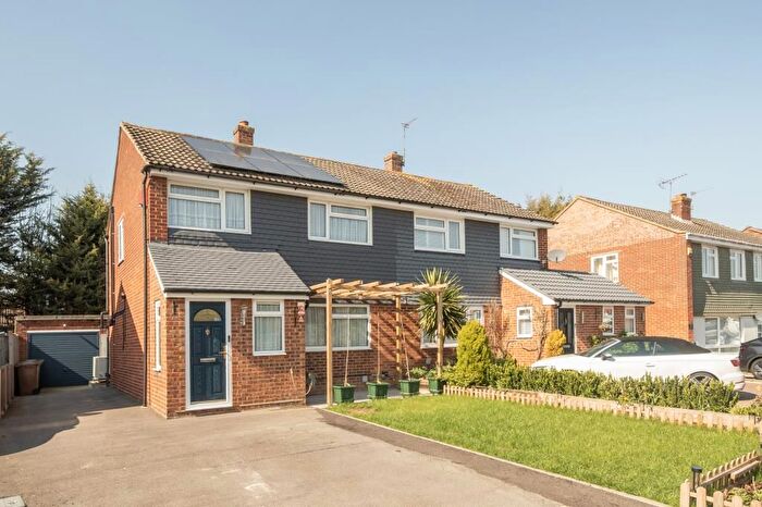 3 Bedroom Semi Detached House For Sale In Catherine Drive, Sunbury-On-Thames, TW16