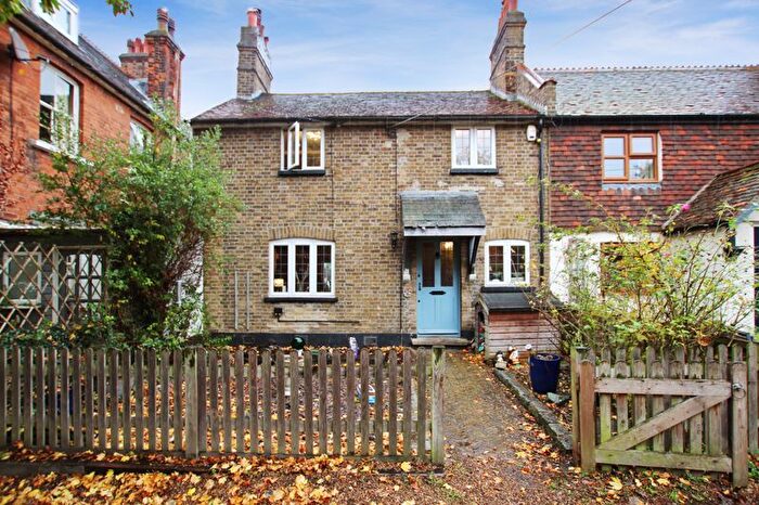 3 Bedroom Semi-Detached House For Sale In Common Lane, Wilmington, DA2